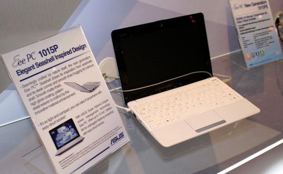New white Asus EEE PC 1015PE with a matte exterior