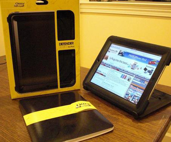 otterboxmare1mod Otterbox Defender comes with a screen protector and doubles as a stand